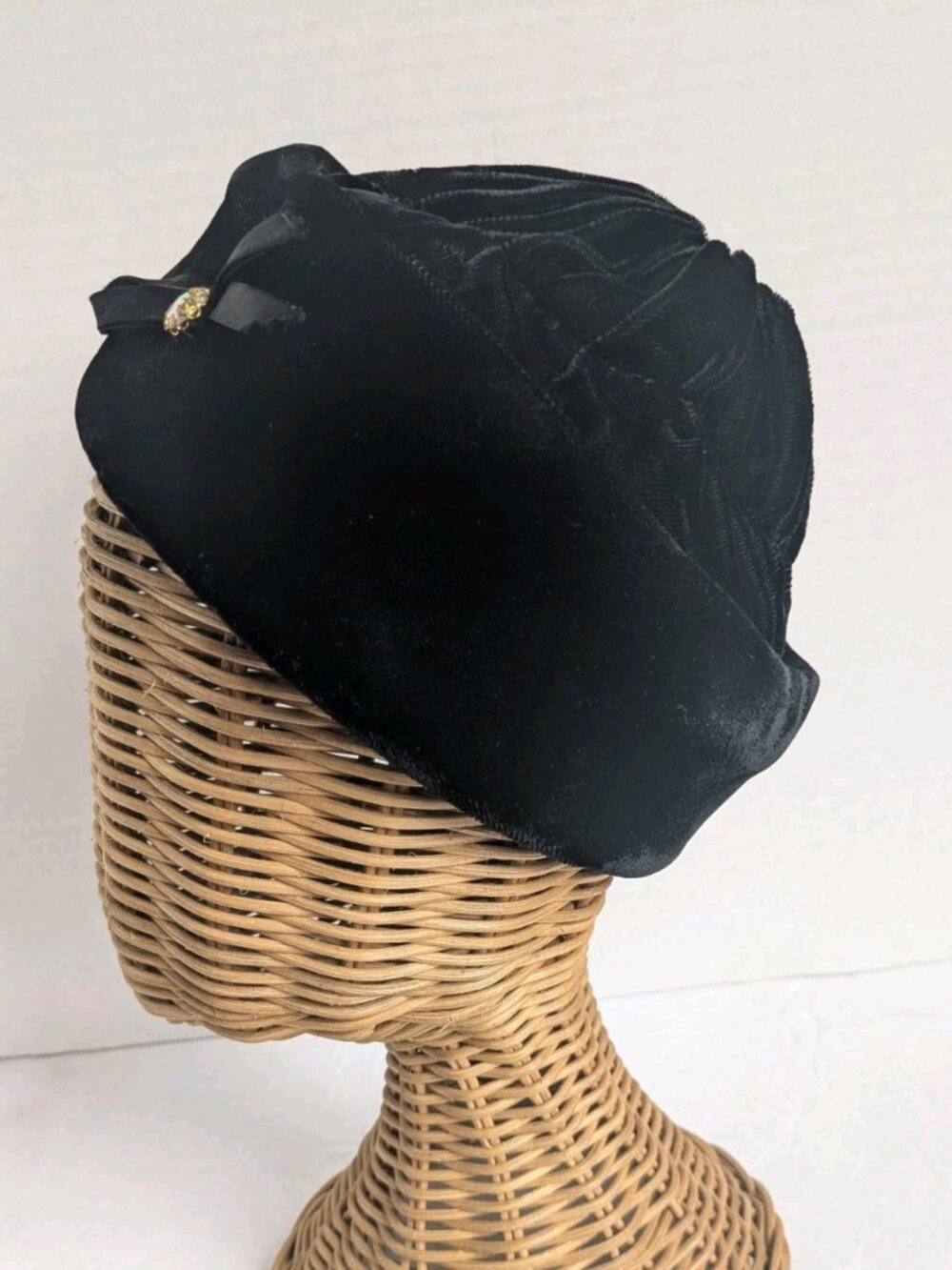 Vintage 1950s Black Velvet Cocktail Hat w/ Satin Bow & Jewel Accent Mid Century